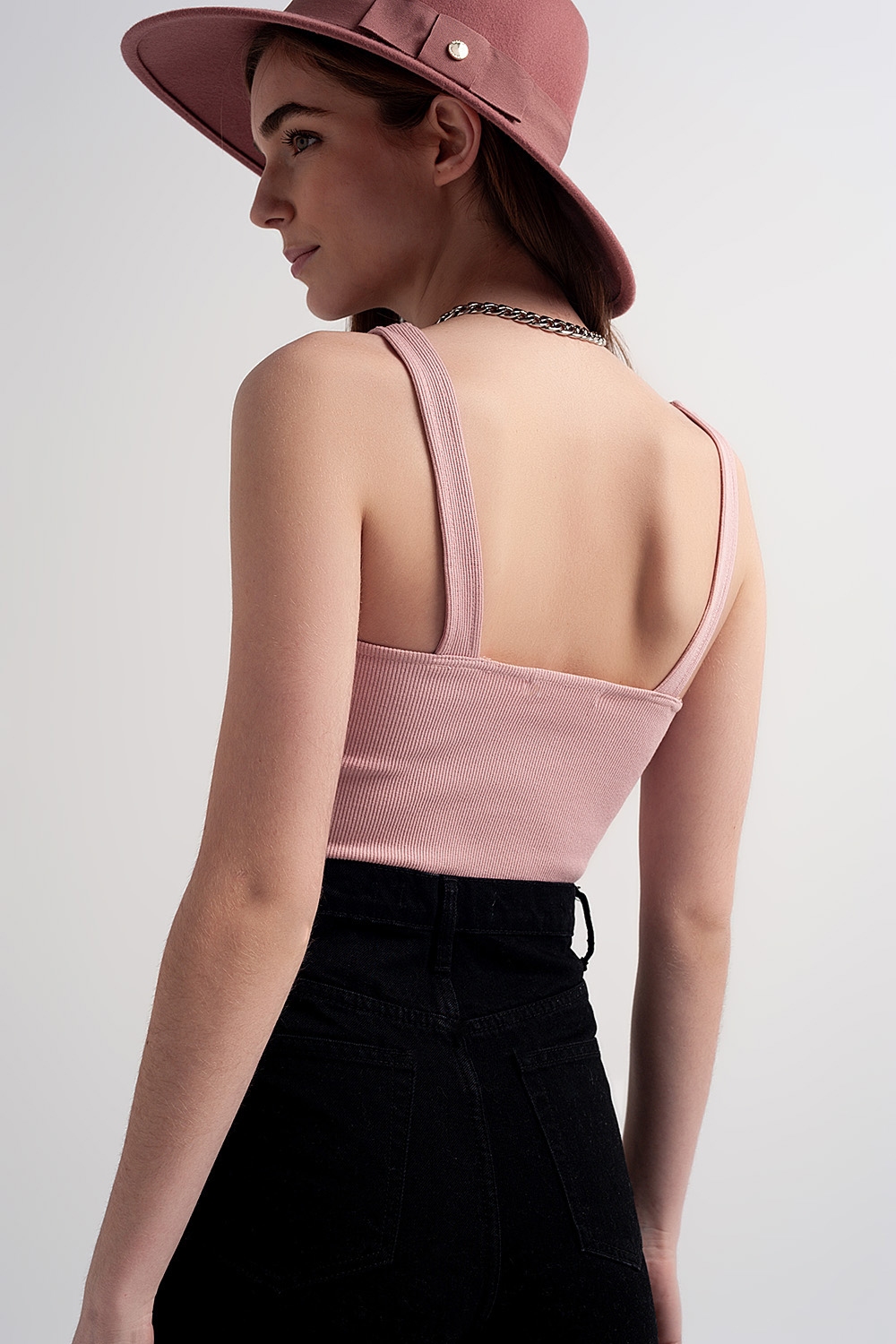 Top corto en color rosa maquillaje con escote cuadrado de canal&eacute;