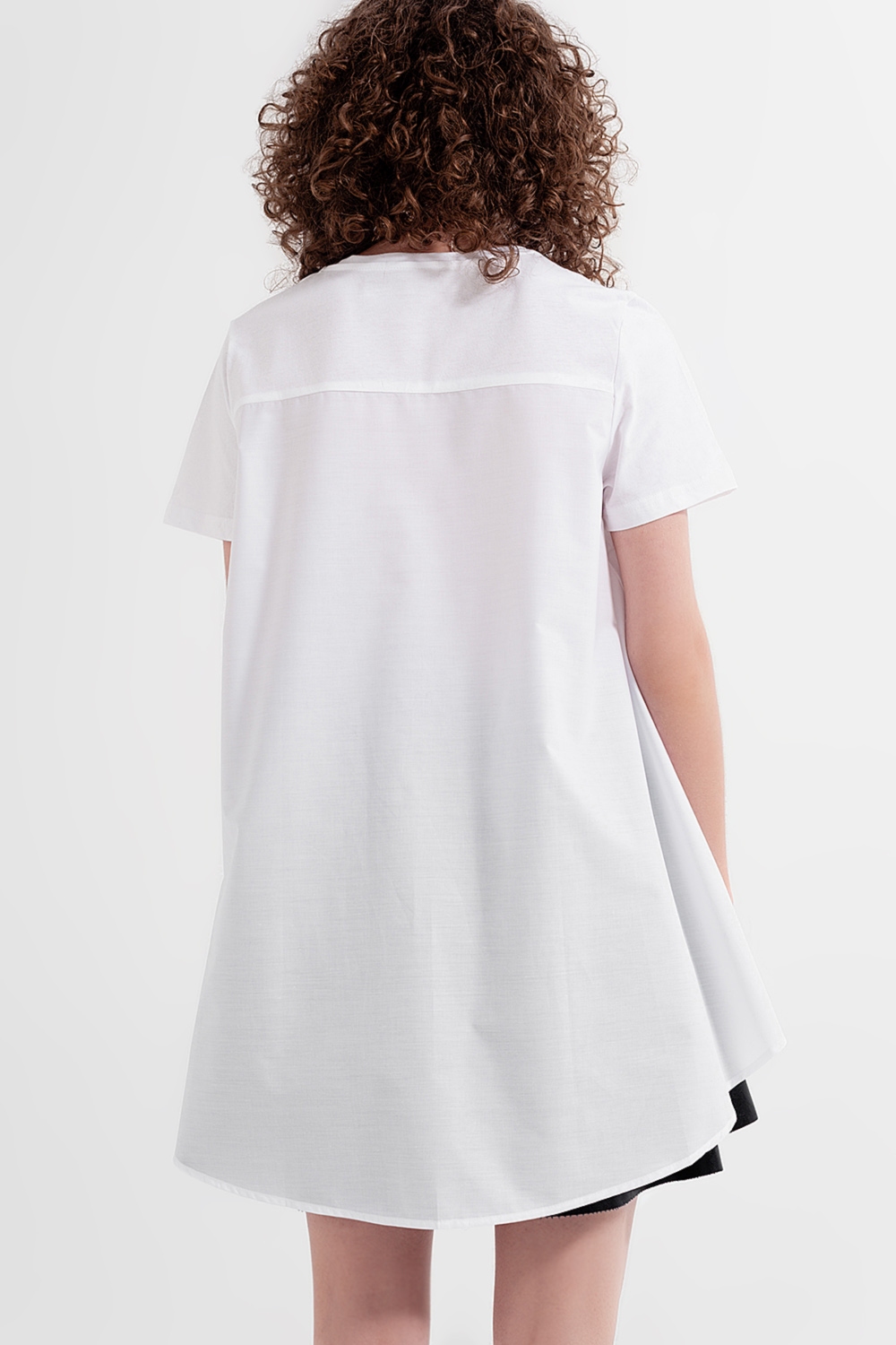 Vestido tipo camiseta en blanco
