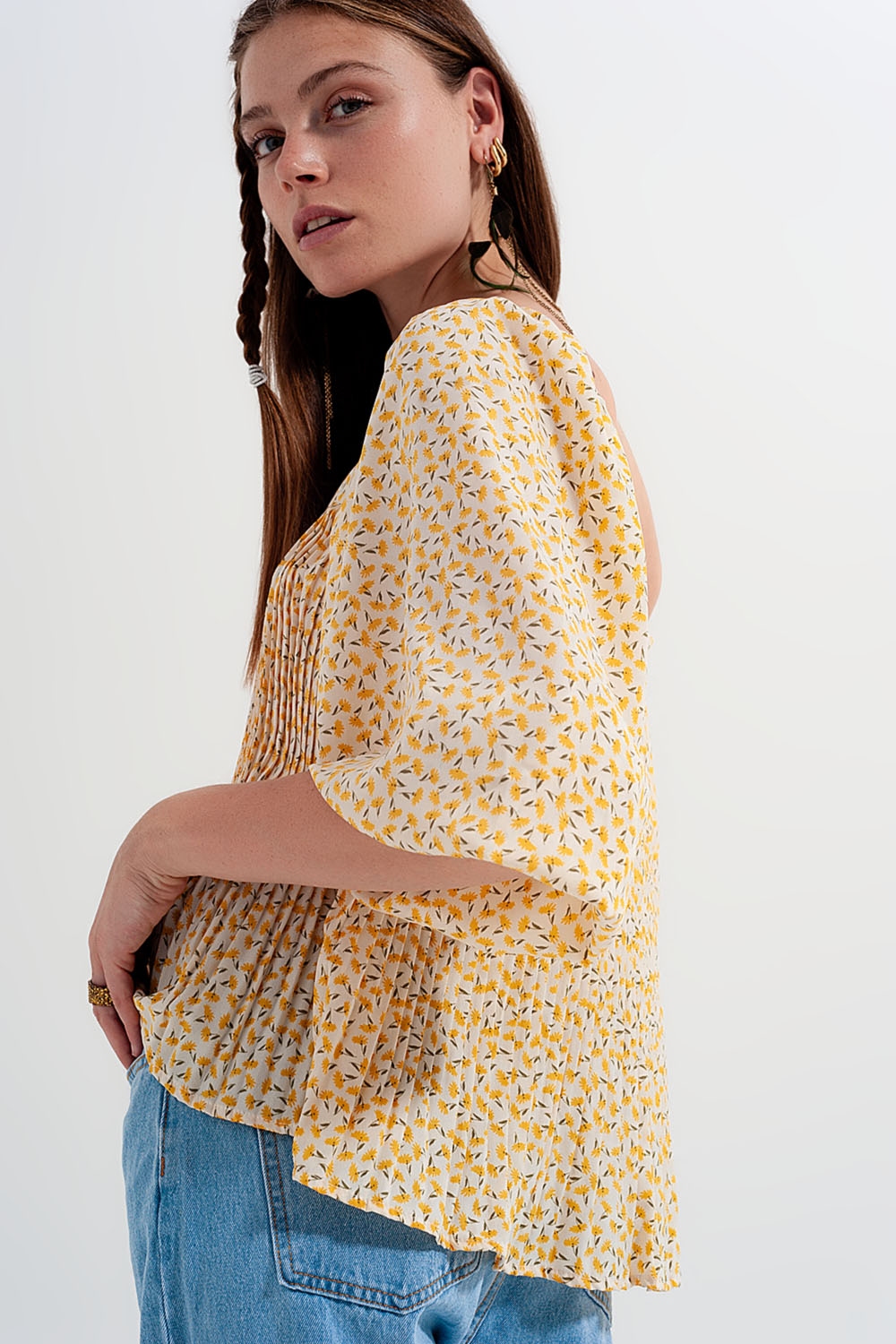 Top con escote cuadrado manga abullonada y estampado floral en amarillo Top con escote cuadrado manga abullonada y estampado floral en amarillo