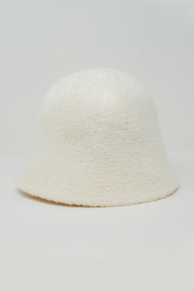 Sombrero de pescador de punto en crema