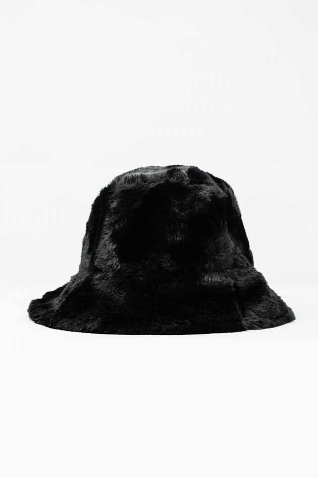 Reversible bucket hat in black with teddy turn up