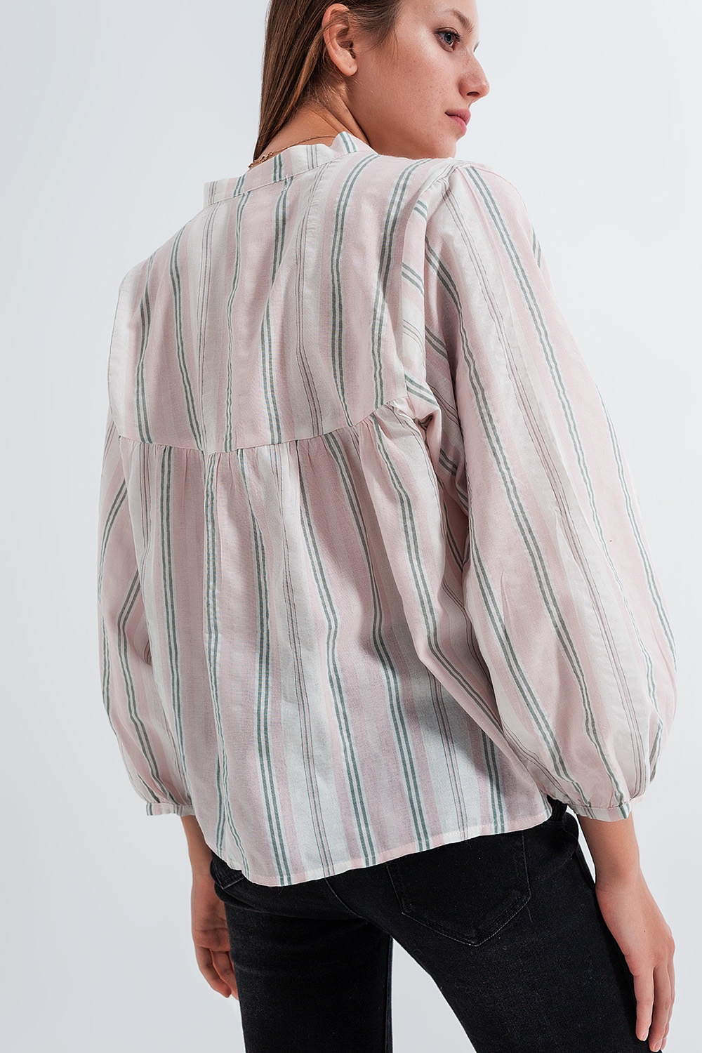 Camisa rosa de rayas con cuello mao