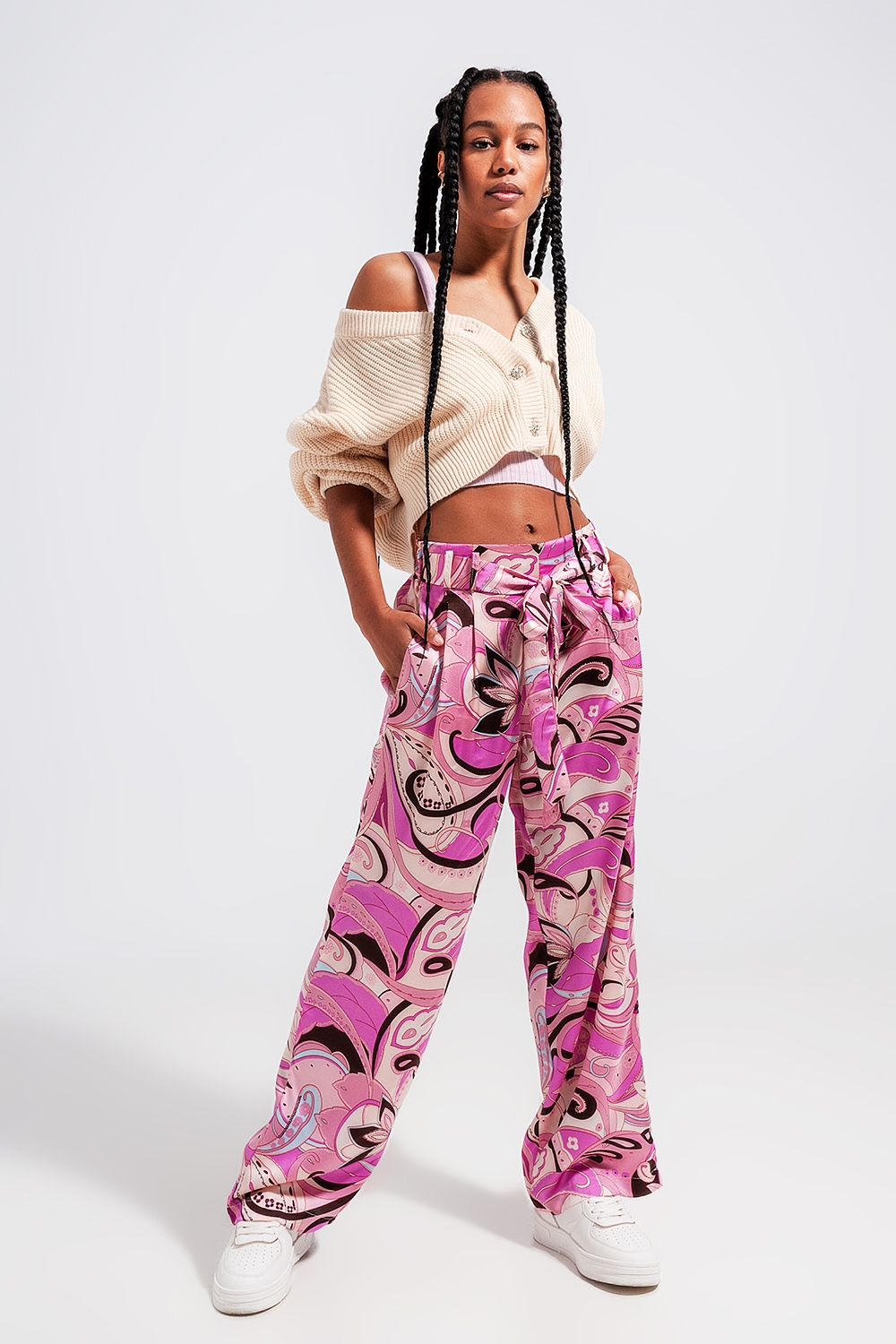 Pantalones rosa de pernera ancha con cintur&oacute;n