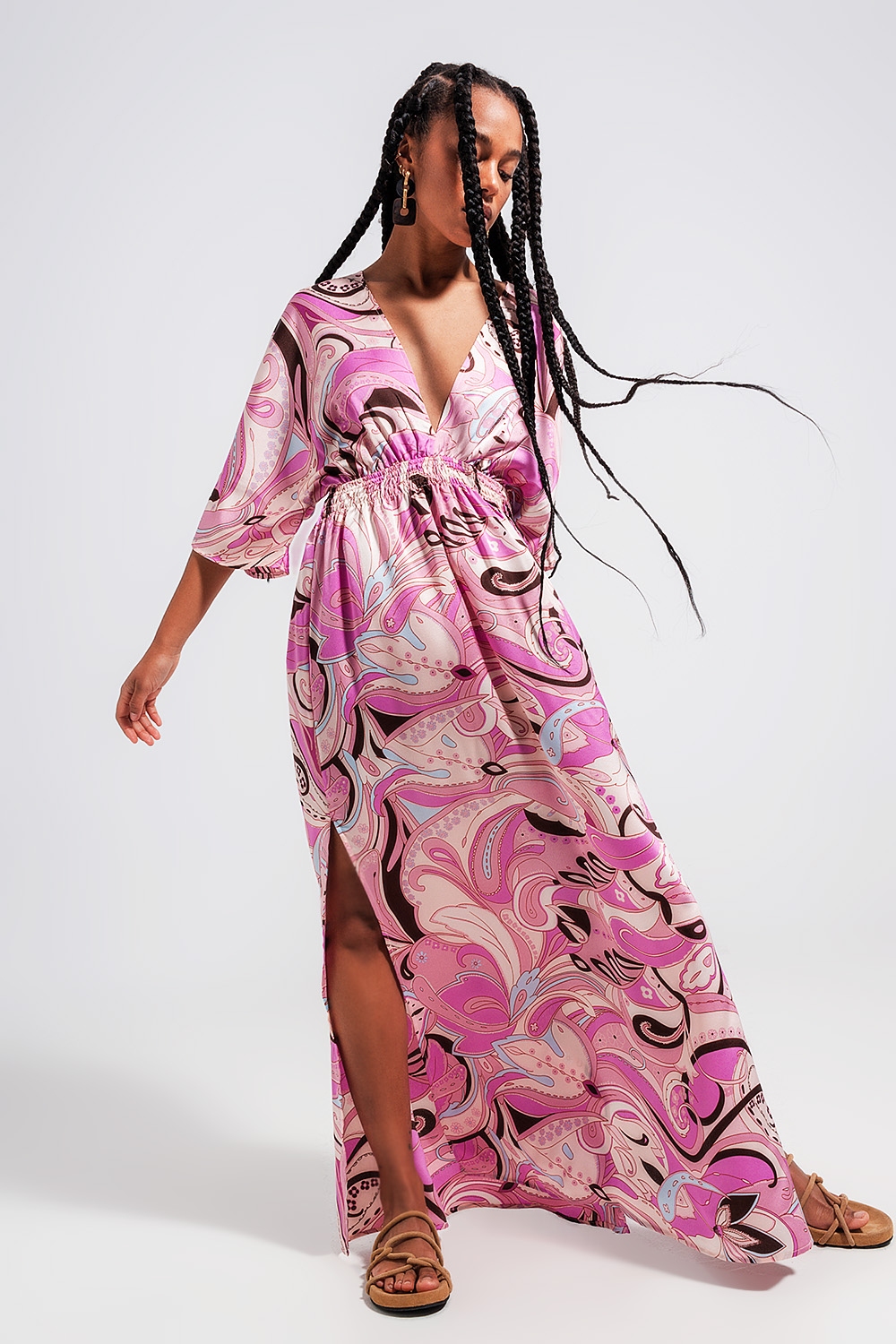 Vestido midi rosa con detalles fruncidos en la cintura y lazada en la espalda Vestido midi rosa con detalles fruncidos en la cintura y lazada en la espalda