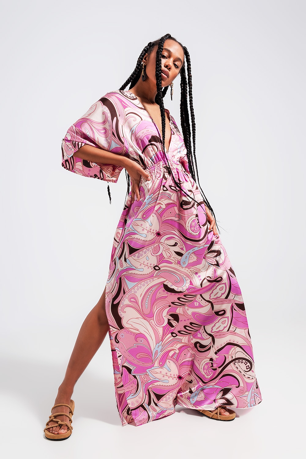 Vestido midi rosa con detalles fruncidos en la cintura y lazada en la espalda Vestido midi rosa con detalles fruncidos en la cintura y lazada en la espalda