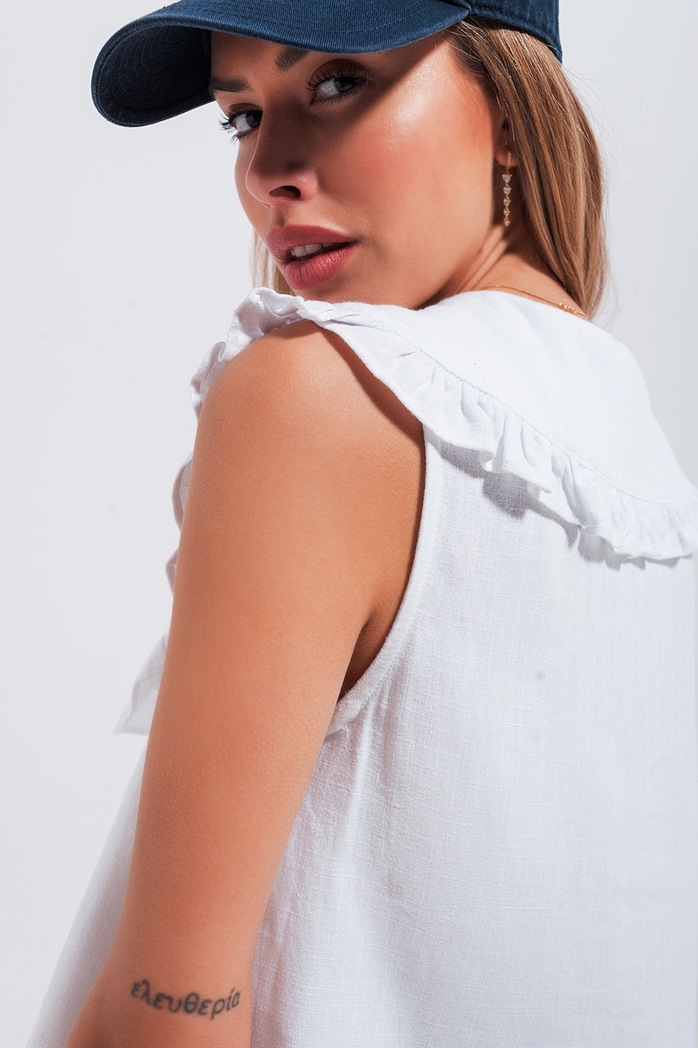 Crop top with bib collar in white