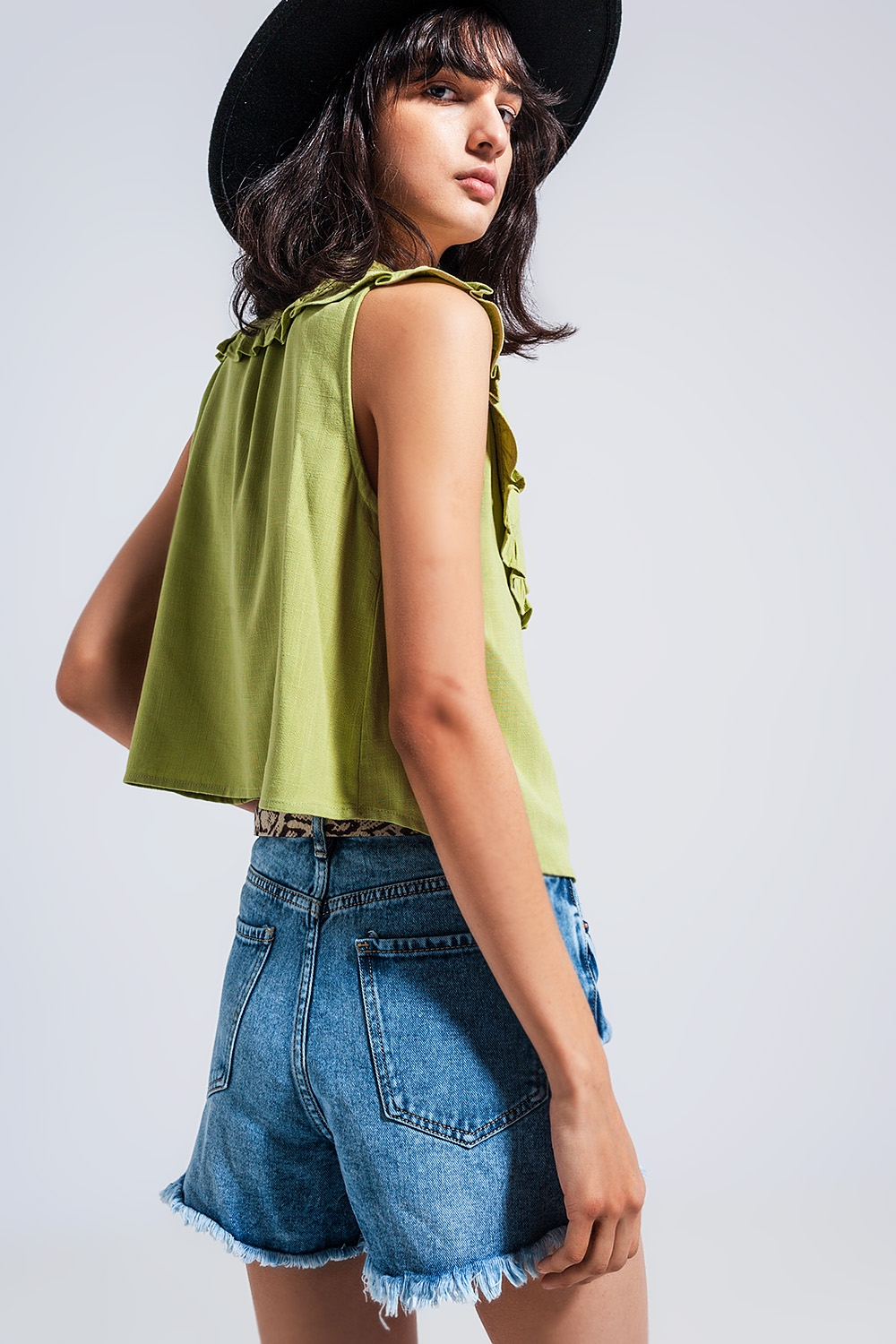 Top corto de corte amplio con cuello tipo babero verde Top corto de corte amplio con cuello tipo babero verde