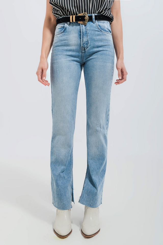 Jeans in light wash with raw hem