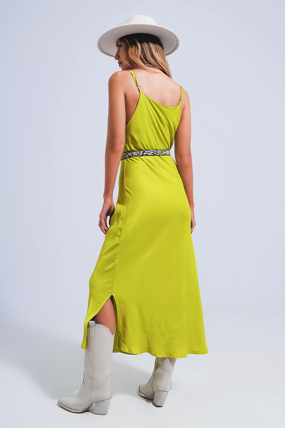 Vestido lencero midi verde de tirantes finos de satén Vestido lencero midi verde de tirantes finos de satén