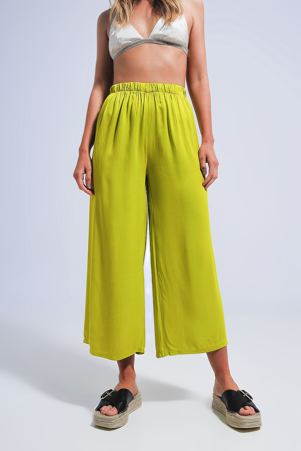 Pantalones verdes de pernera ancha de satén Pantalones verdes de pernera ancha de satén