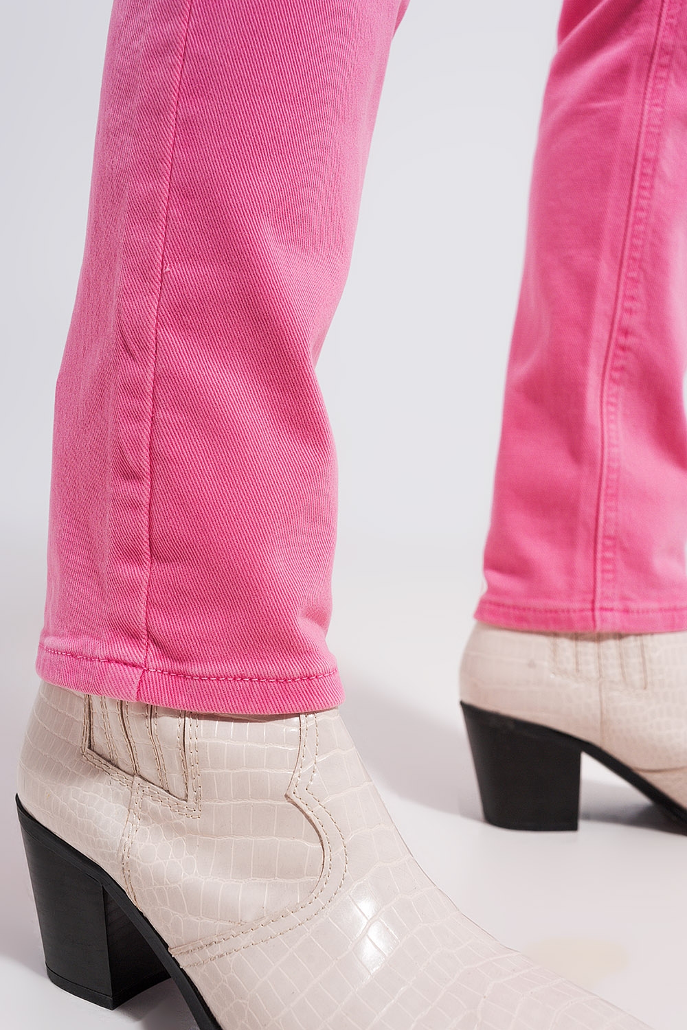 Vaqueros rosa de corte pitillo de algodón elastico Vaqueros rosa de corte pitillo de algodón elastico