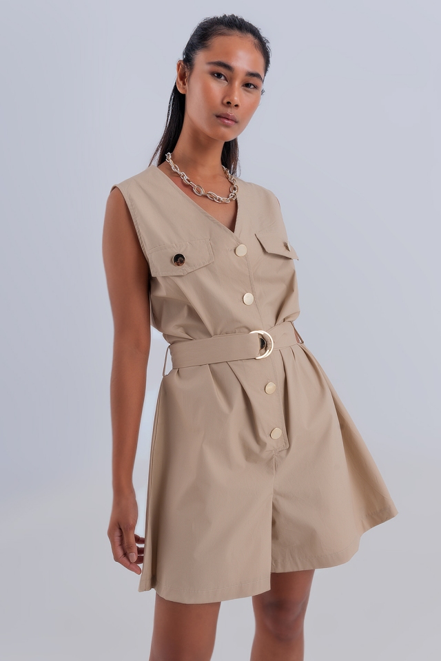 Tuta jumpsuit senza maniche in beige con cintura in vita