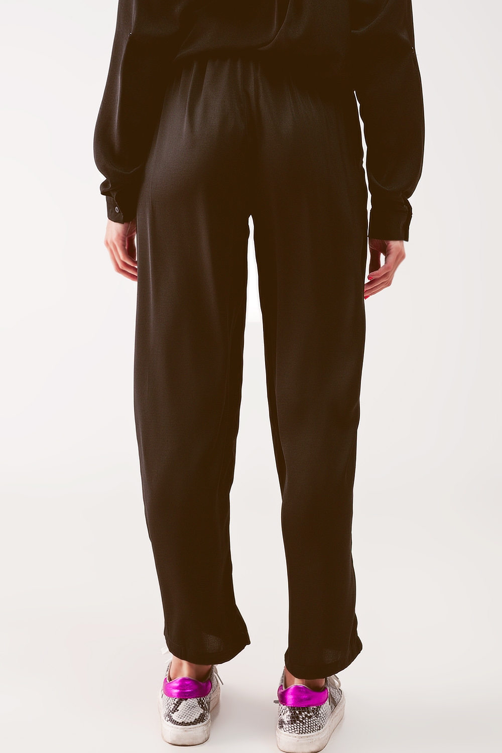 Pantalones negros de pernera ancha con cinturón