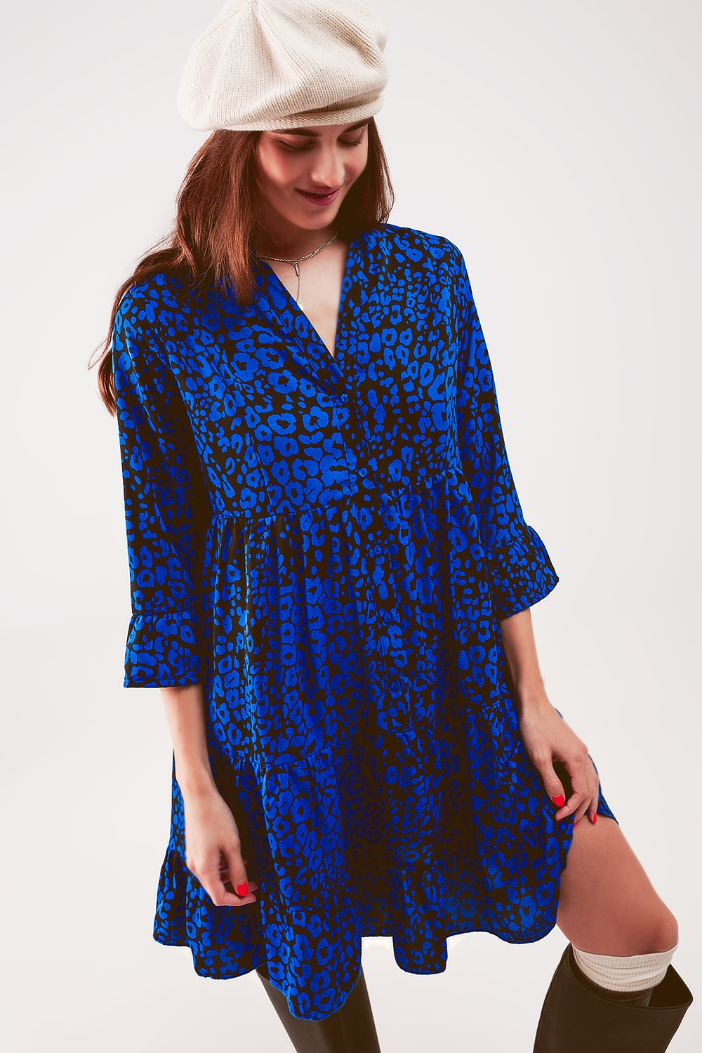 Vestido corto con estampado animal azul amplio y falda escalonada Vestido corto con estampado animal azul amplio y falda escalonada