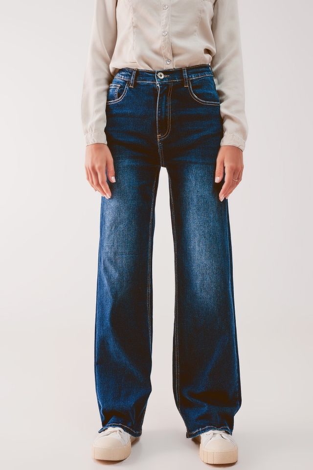 Straight leg 90s jeans with in dark blue