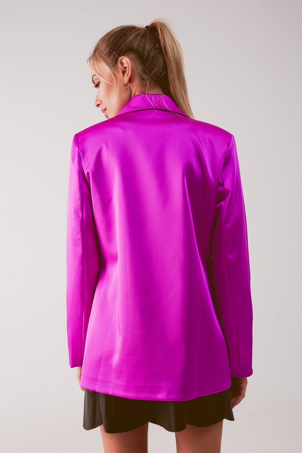 Americana de traje fucsia con doble botonadura de satén Americana de traje fucsia con doble botonadura de satén