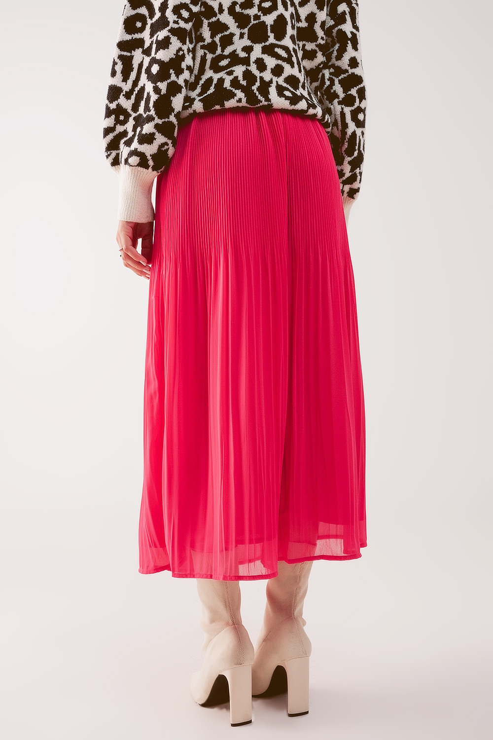 Falda midi plisada de chif&oacute;n en fucsia