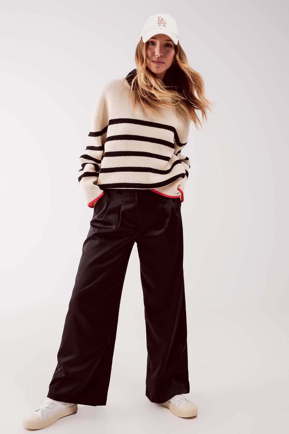 Pantalones palazzo con pinzas en negro Pantalones palazzo con pinzas en negro