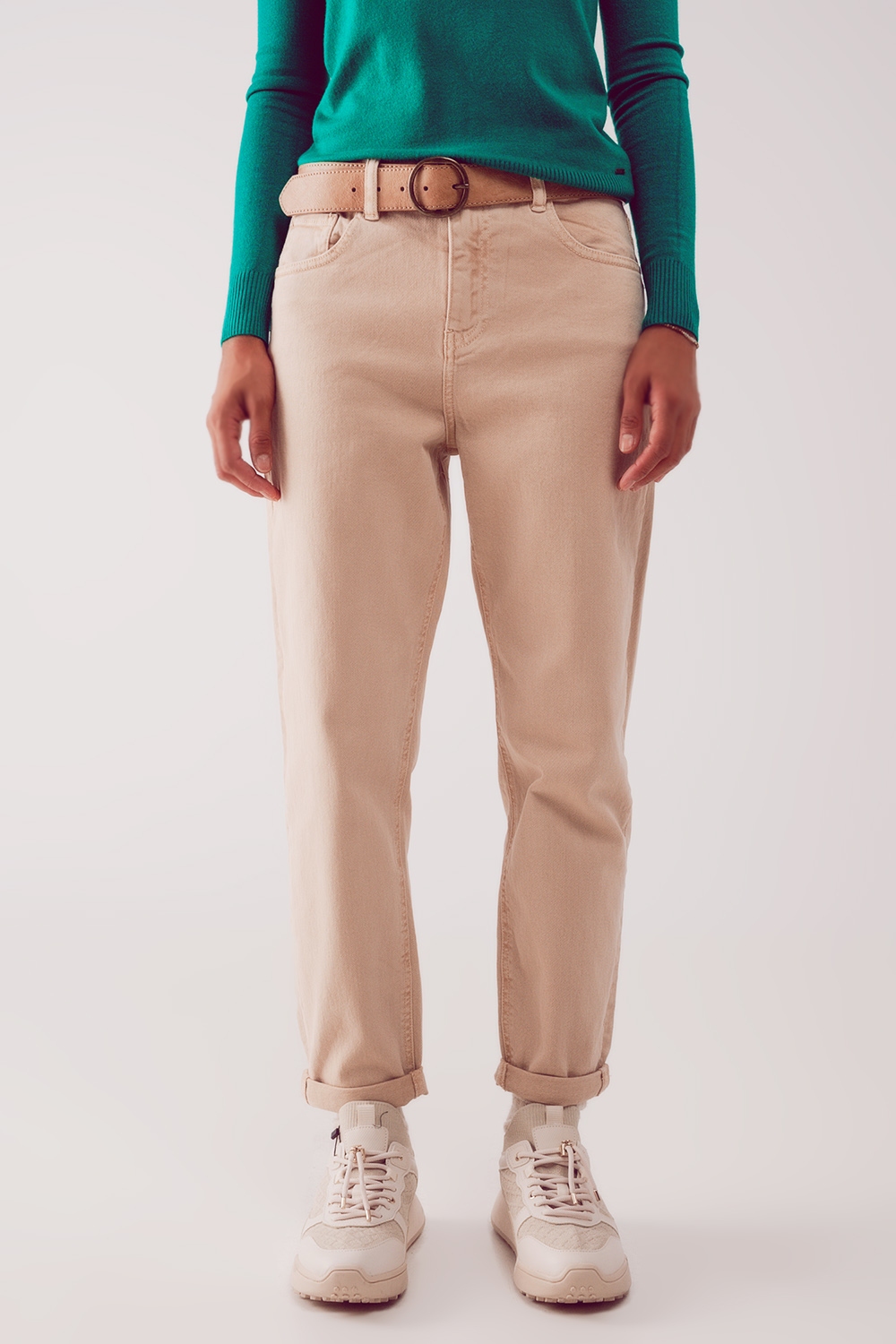 Vaqueros de algod&oacute;n de talle medio en BEIGE