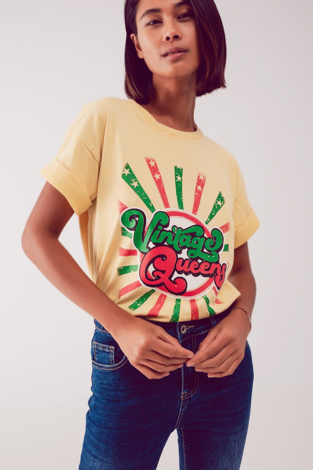 Camiseta casual con estampado gr&aacute;fico de Vintage Queens en amarillo