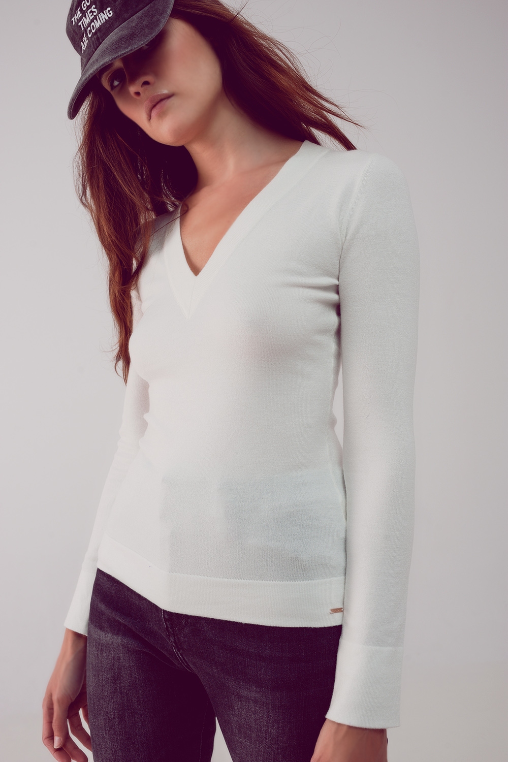 Jersey crema con escote V de punto fino Jersey crema con escote V de punto fino