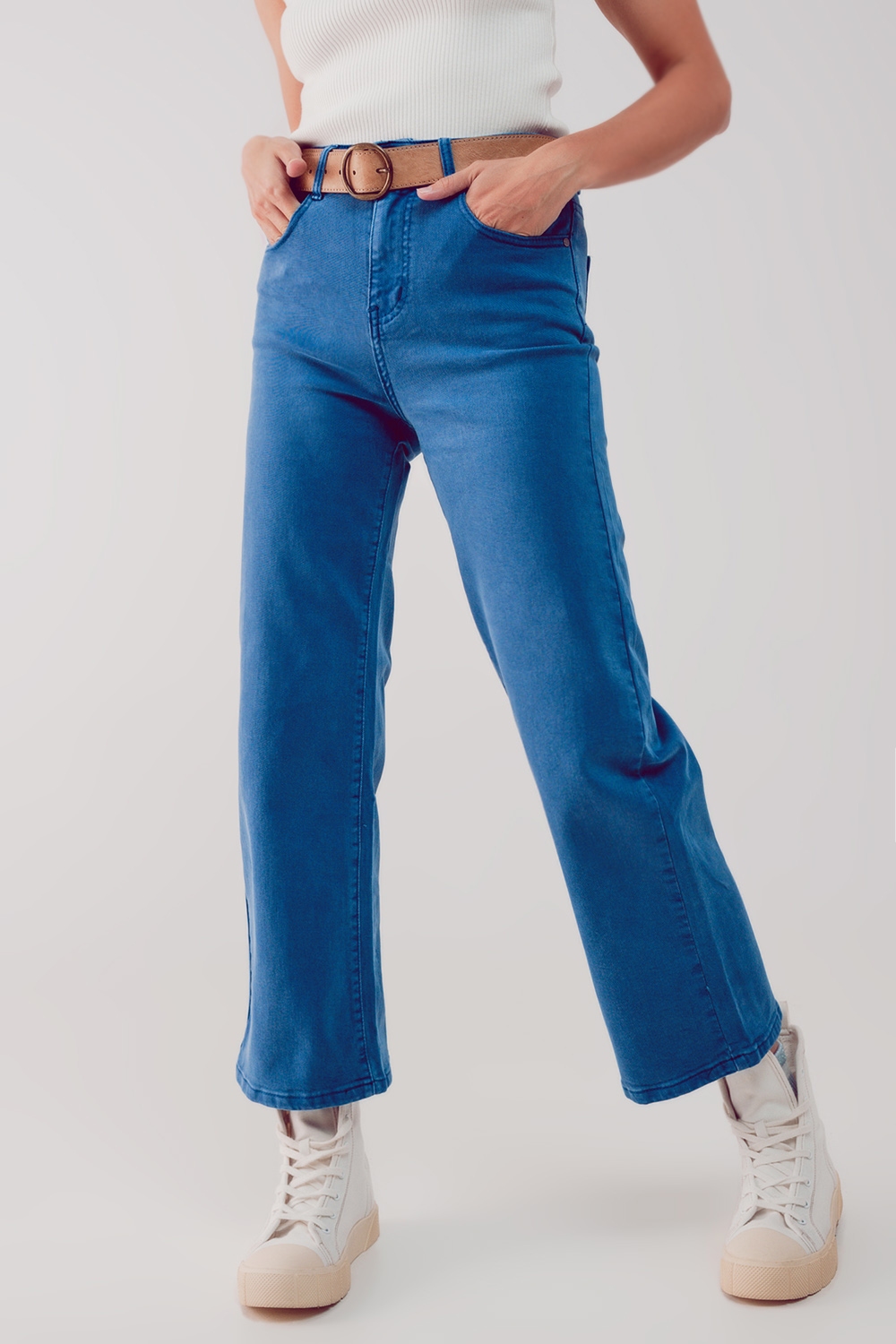 Vaqueros capri color azul de pernera ancha Vaqueros capri color azul de pernera ancha