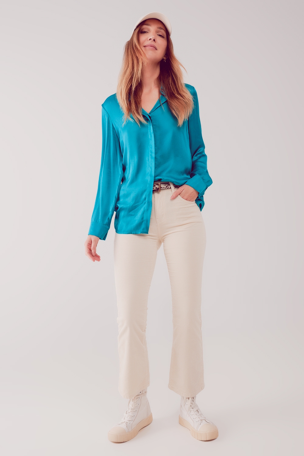 Pantalones acampanados de pana en color crema Pantalones acampanados de pana en color crema
