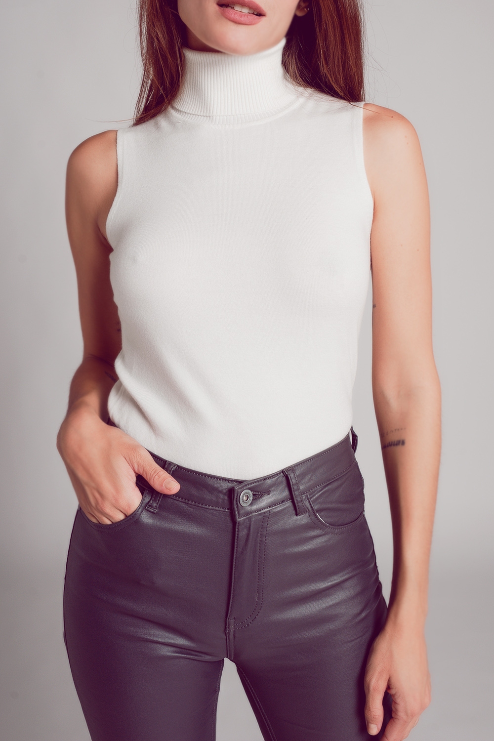Jersey sin mangas en color crema Jersey sin mangas en color crema