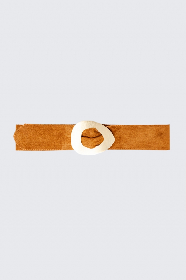 ceinture en daim couleur camel avec boucle carrée