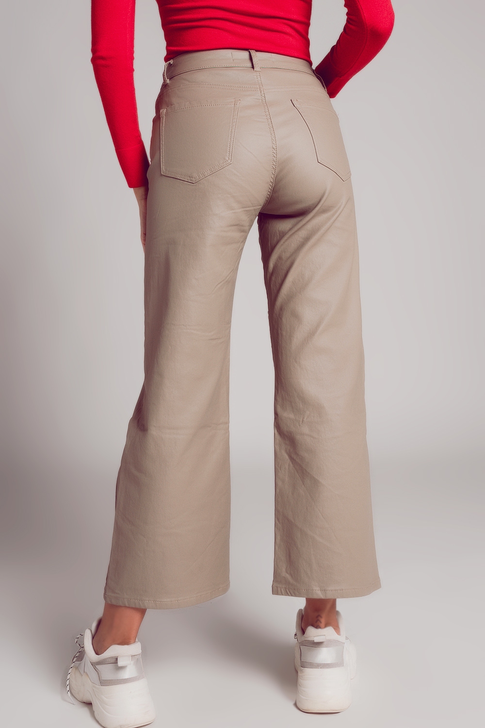 Pantalones beige de pernera ancha de cuero sintético Pantalones beige de pernera ancha de cuero sintético