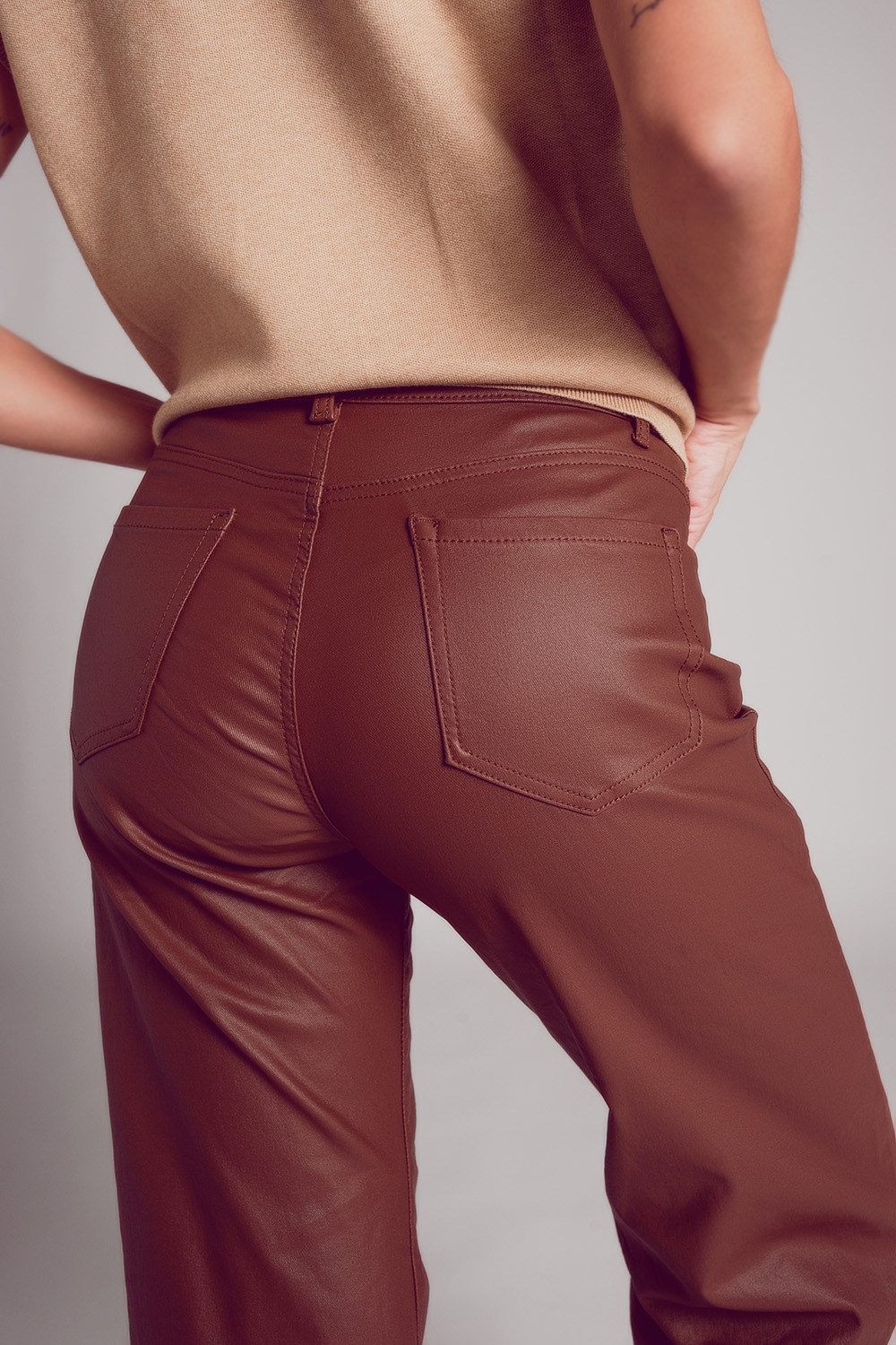 Pantalones marrones de pernera ancha de cuero sintético Pantalones marrones de pernera ancha de cuero sintético