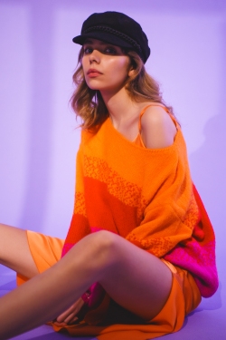 Pull en tricot orange à rayures mélangées