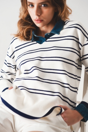 Pullover in weiß mit marineblauem Streifen