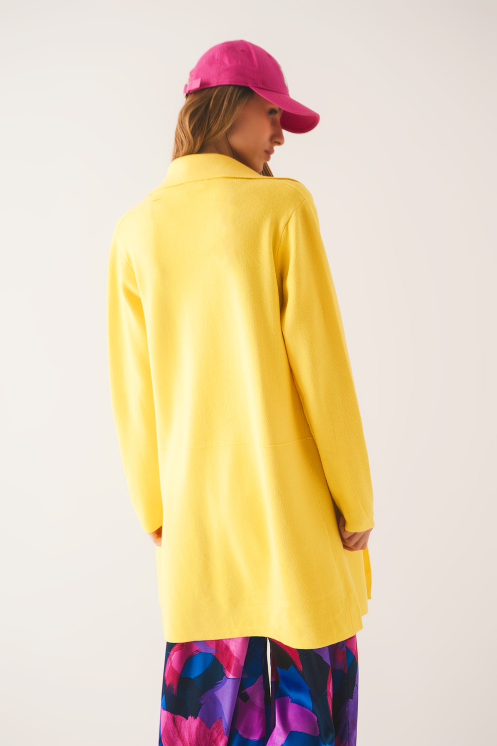 Cardigan extra grande en amarillo con solapas