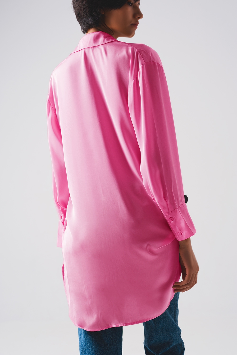 Camisa rosa de manga larga abotonada de satén Camisa rosa de manga larga abotonada de satén