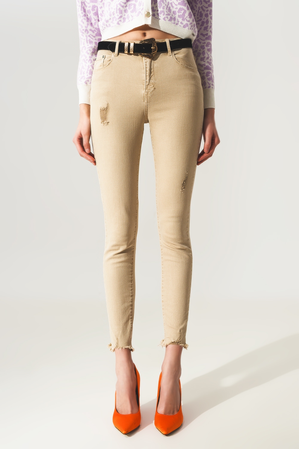 Vaqueros beige de talle alto y corte pitillo Vaqueros beige de talle alto y corte pitillo
