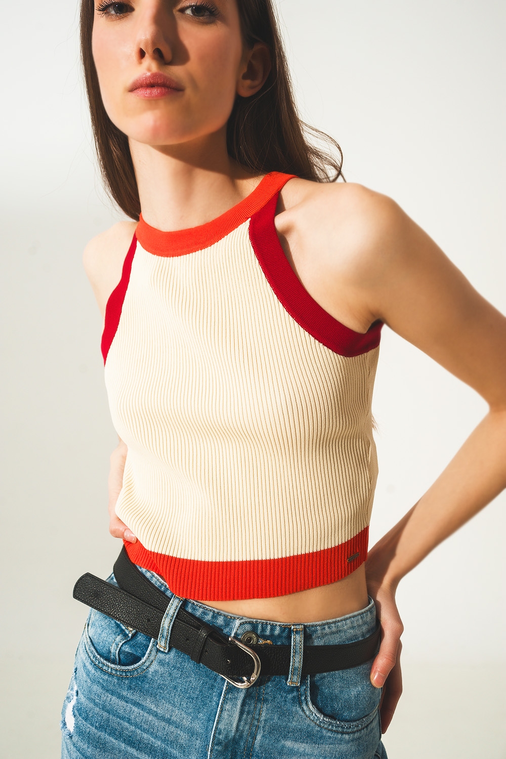 Top corto rojo sin mangas de canalé Top corto rojo sin mangas de canalé