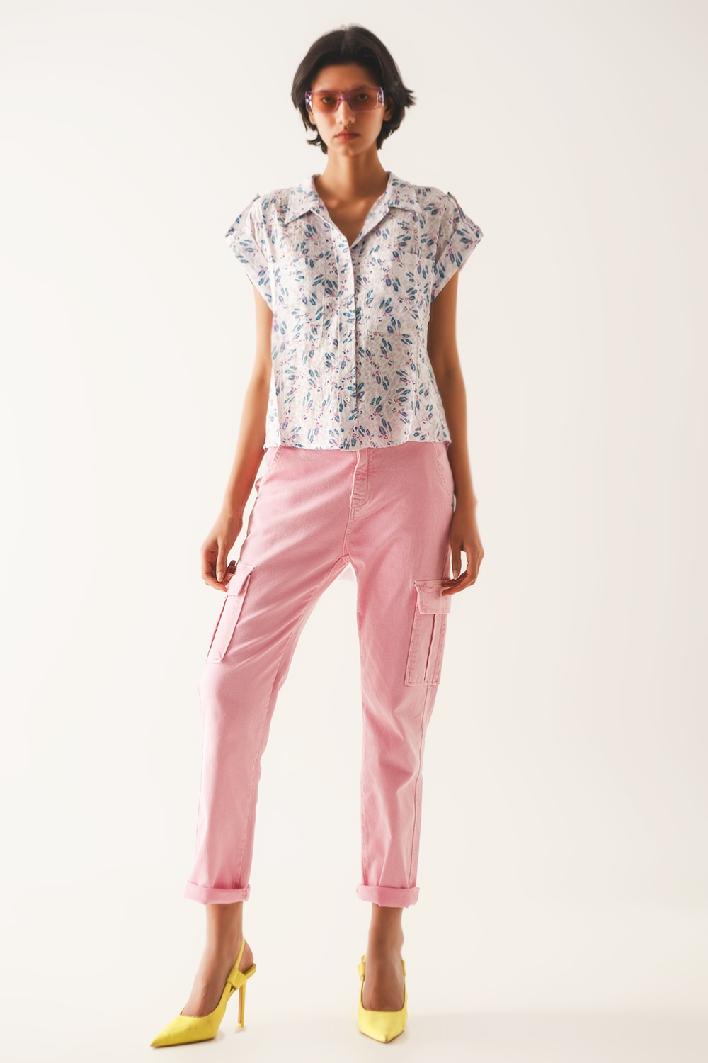 Blusa morada con bolsillos y estampado de florecitas Blusa morada con bolsillos y estampado de florecitas