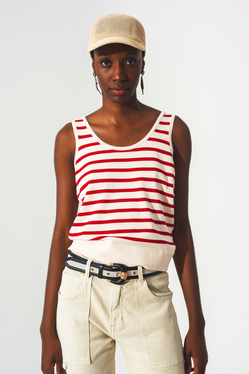 Top corto a rayas en rojo y blanco