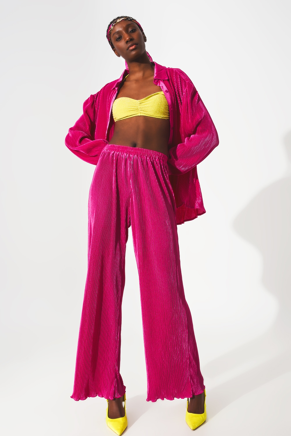 Pantalones plisados de satén fucsia Pantalones plisados de satén fucsia