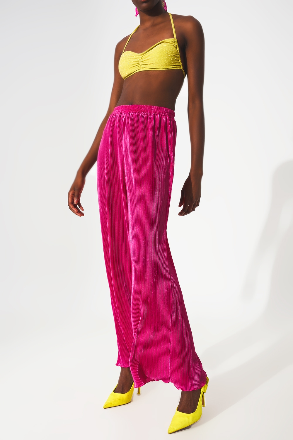 Pantalones plisados de satén fucsia Pantalones plisados de satén fucsia