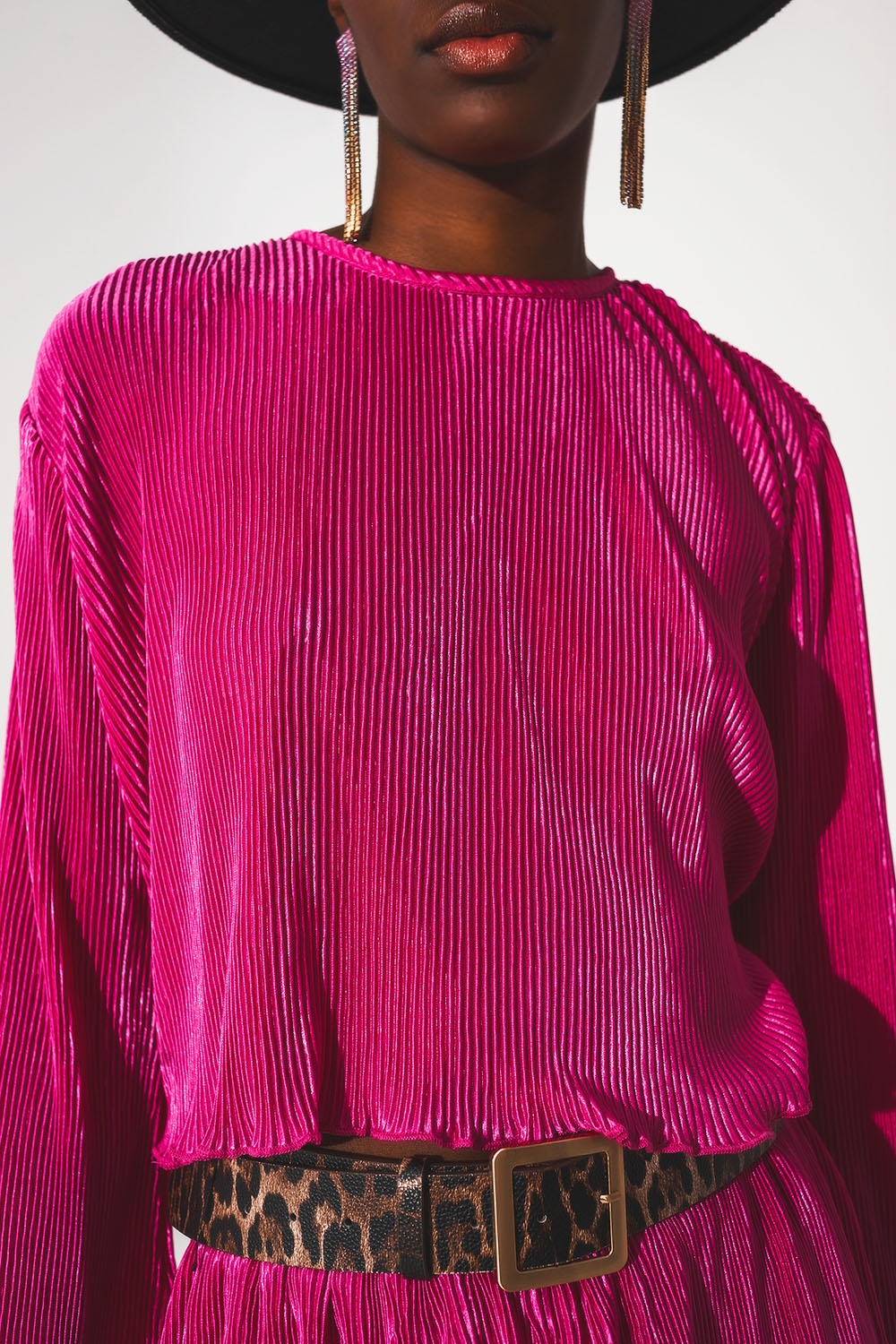 Top corto con cuello redondo plisado en fucsia Top corto con cuello redondo plisado en fucsia