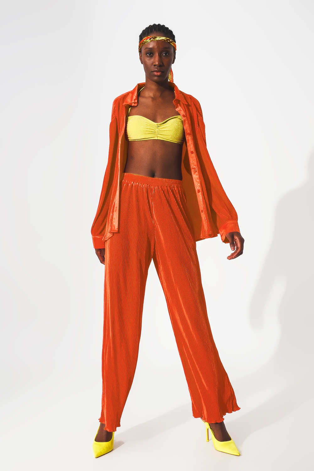 Pantalones plisados de satén naranja Pantalones plisados de satén naranja