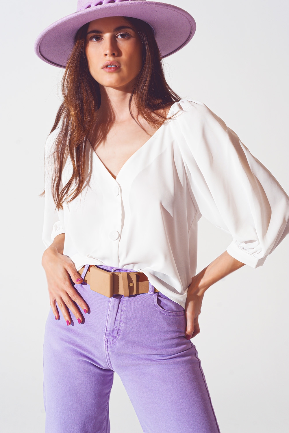 Camisa color crema abotonada con parte delantera de satén Camisa color crema abotonada con parte delantera de satén
