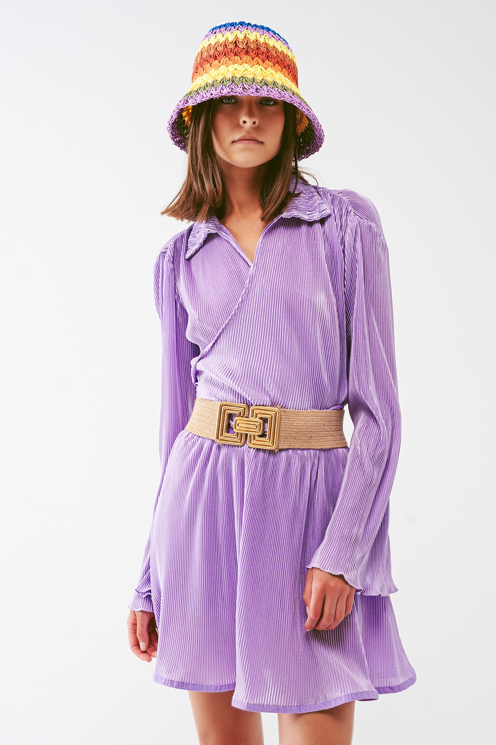 Blusa cruzada plisada de satén en lila Blusa cruzada plisada de satén en lila