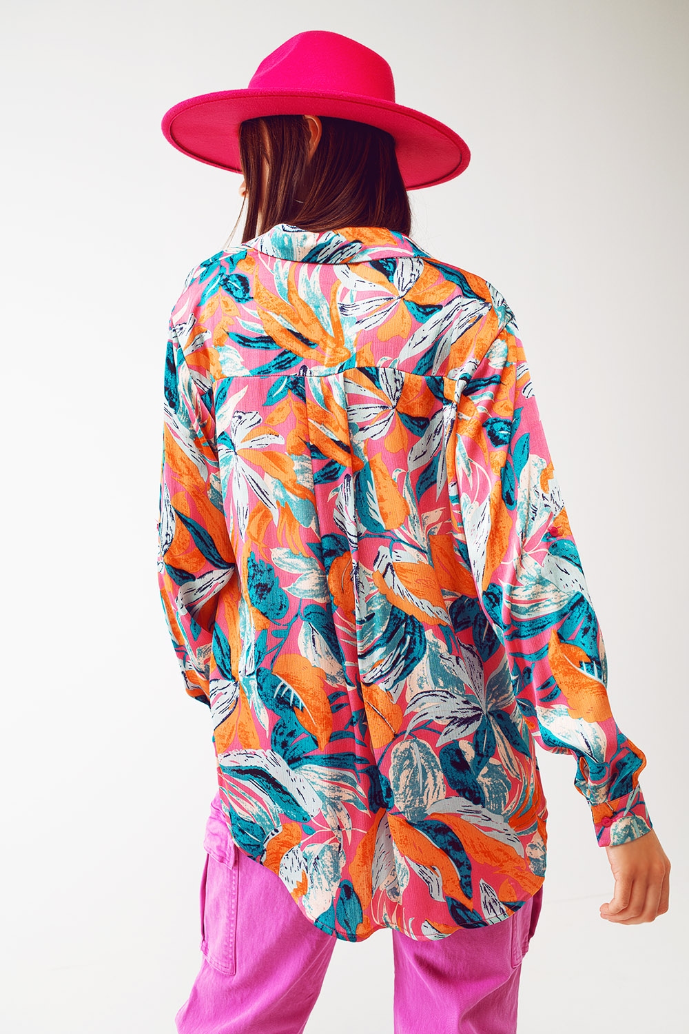 Camisa de sat&eacute;n con estampado floral en naranja