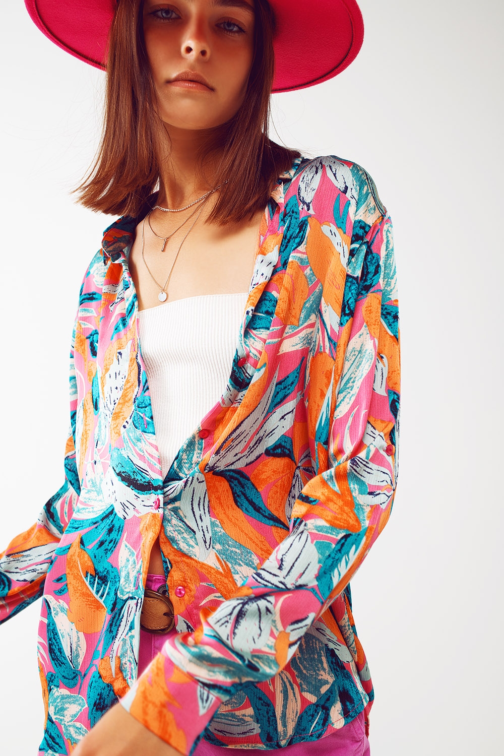 Camisa de sat&eacute;n con estampado floral en naranja