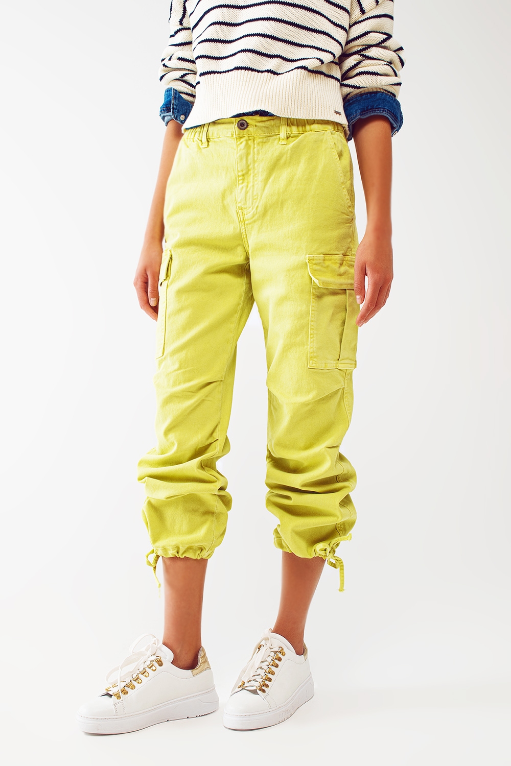 Pantalones cargo con extremos de borlas en color lima Pantalones cargo con extremos de borlas en color lima