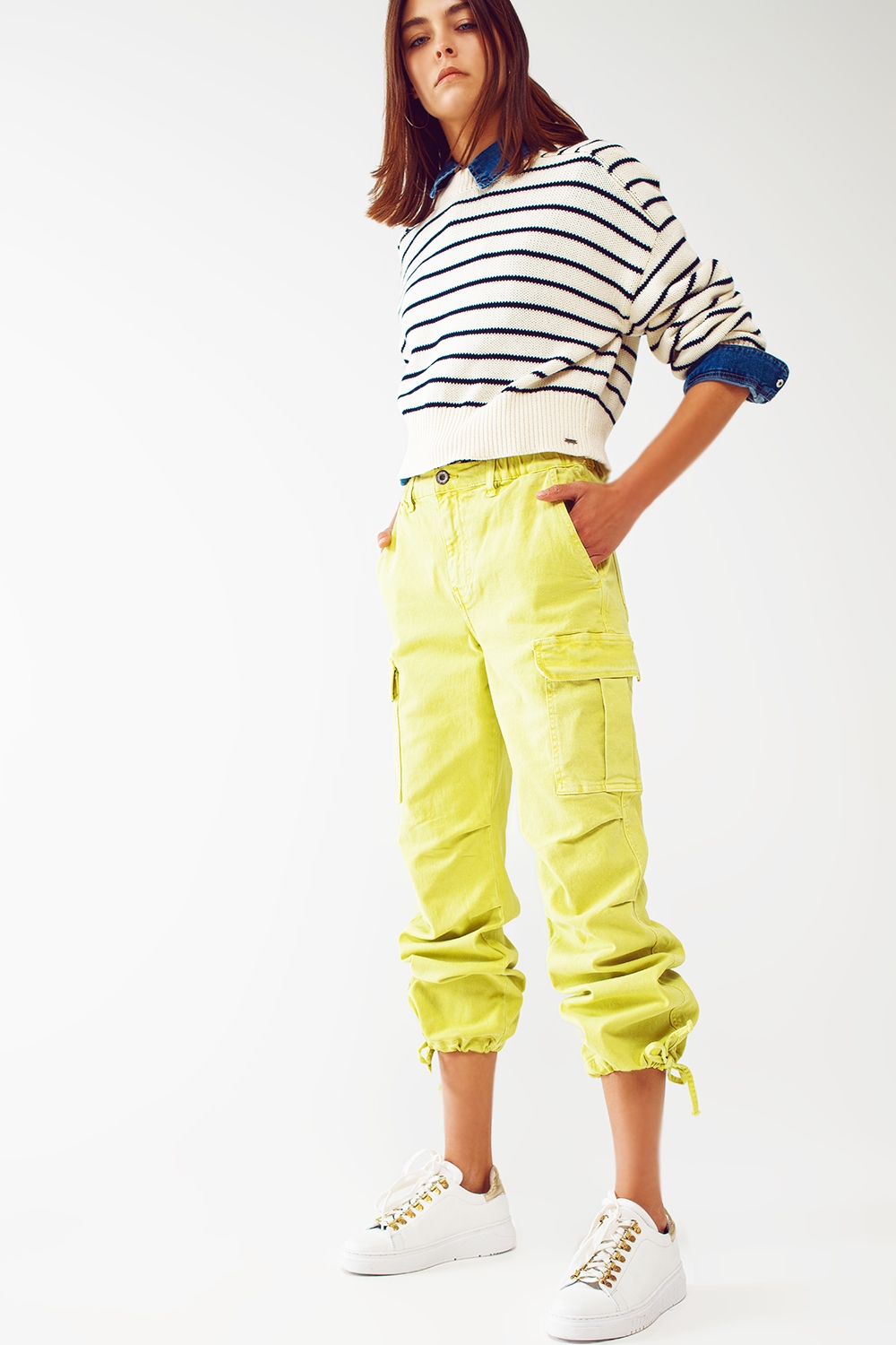 Pantalones cargo con extremos de borlas en color lima Pantalones cargo con extremos de borlas en color lima