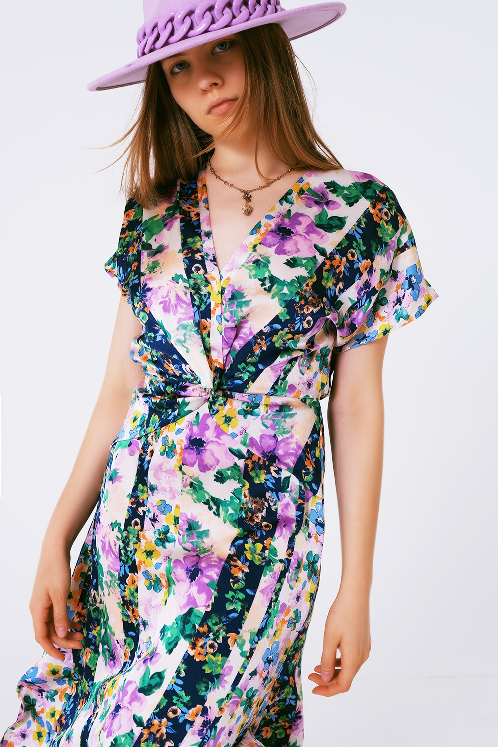 Vestido largo con estampado de flores y nudo frontal en multicolor morado y verde